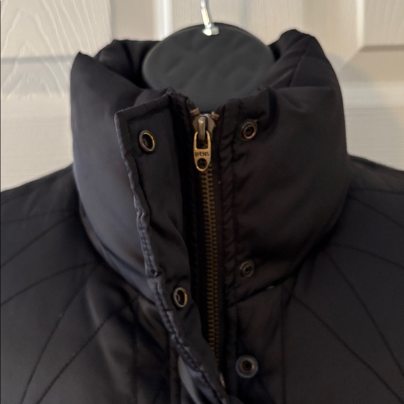 Women's Black Puffer Vest - Picture 3 of 10